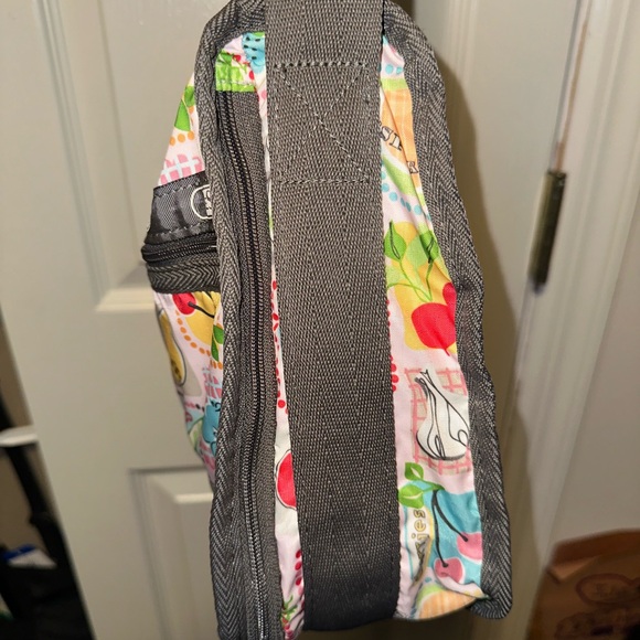 LeSportsac Deluxe Everyday Crossbody Bag Farmer’s Market - Picture 5 of 16